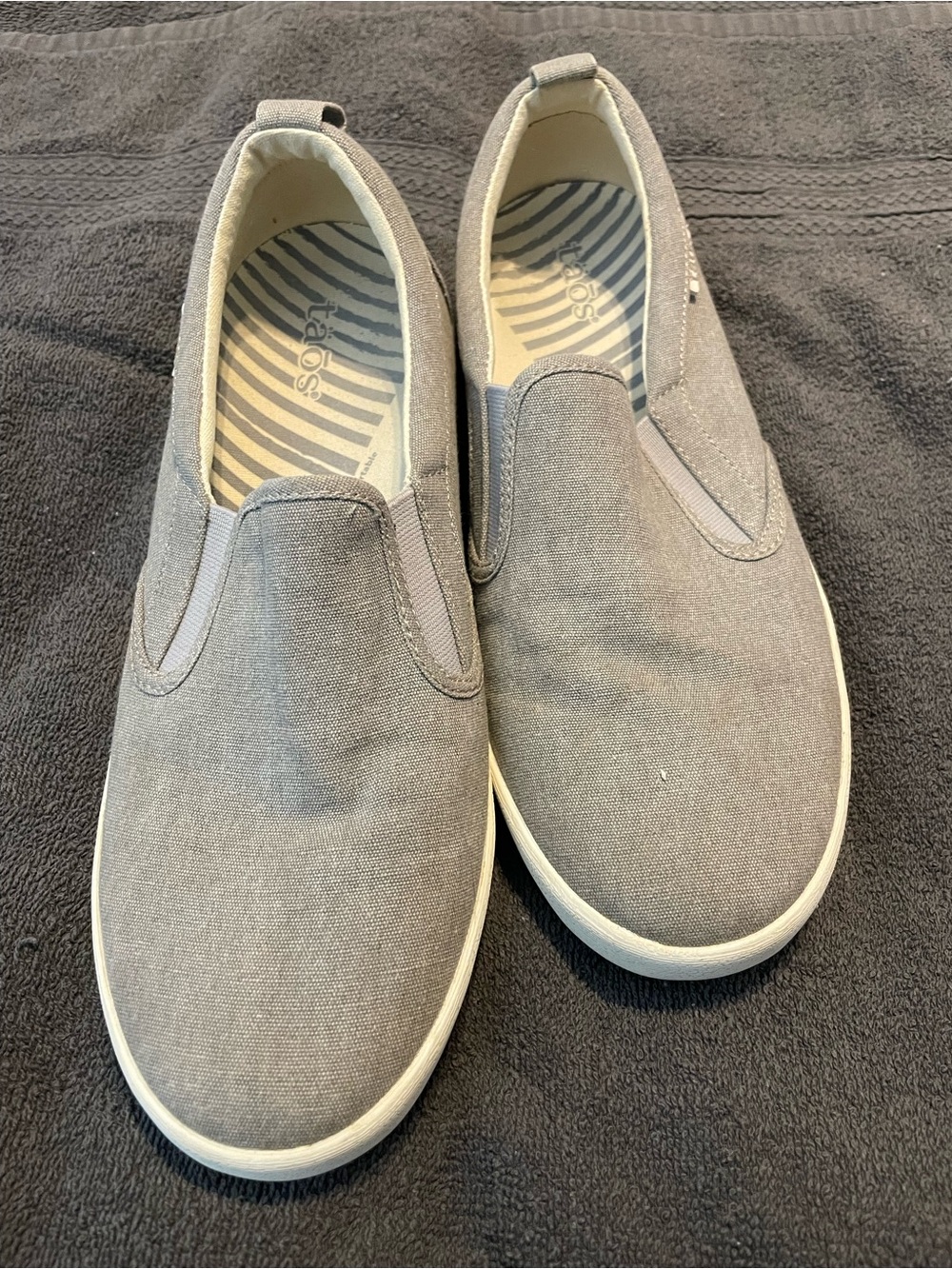 Taos Women’s Size 10 Gray Canvas Slip on Sneakers